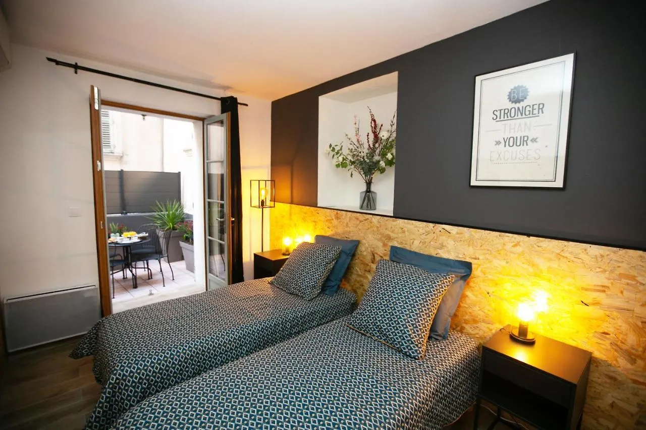 2 Pieces Avec Patio Dans Le Centre De Toulon Apartment 0*,