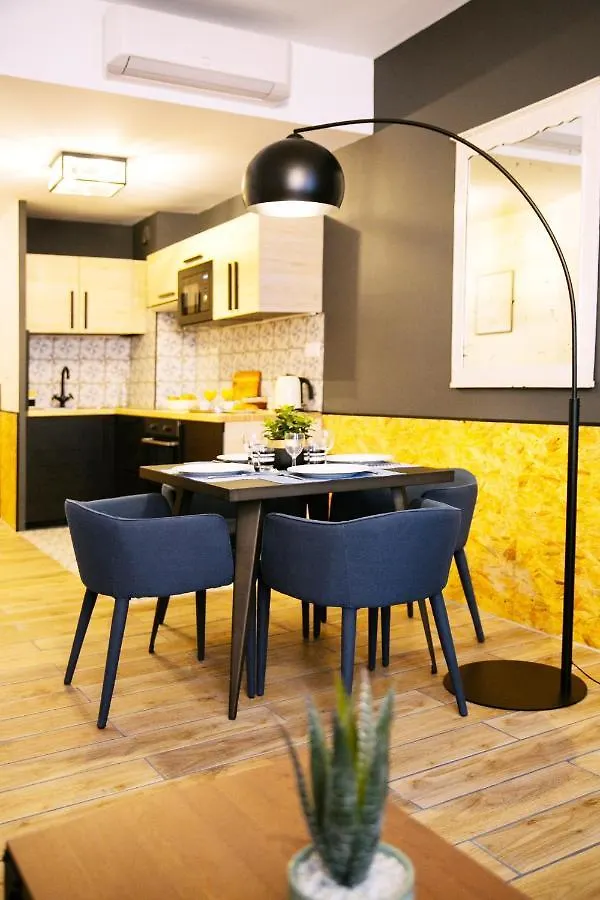 2 Pieces Avec Patio Dans Le Centre De Toulonアパートメント