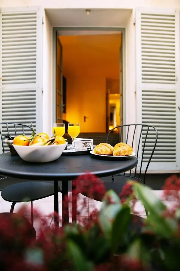 2 Pieces Avec Patio Dans Le Centre De Toulon Apartment