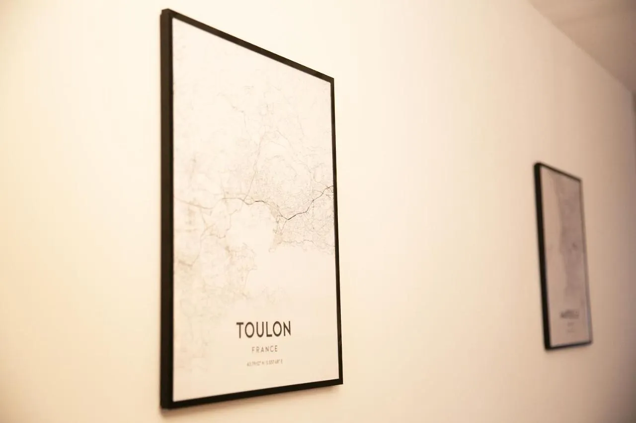 2 Pieces Avec Patio Dans Le Centre De Toulon Apartment