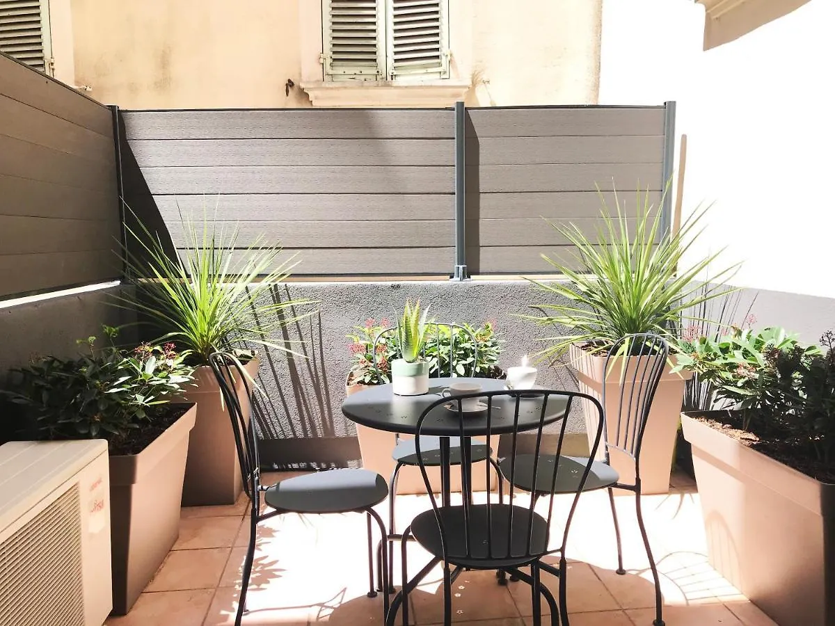 2 Pieces Avec Patio Dans Le Centre De Toulon Apartment 0*,