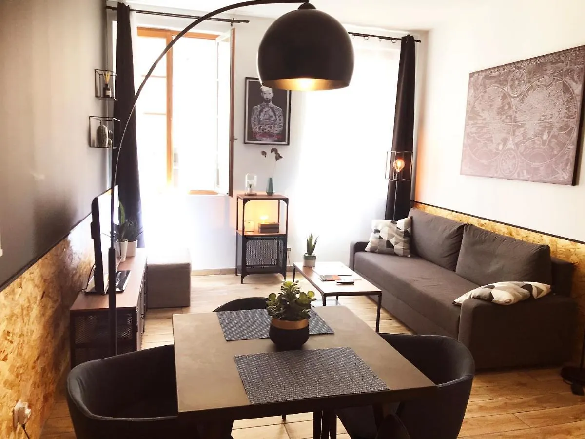 2 Pieces Avec Patio Dans Le Centre De Toulon Apartment