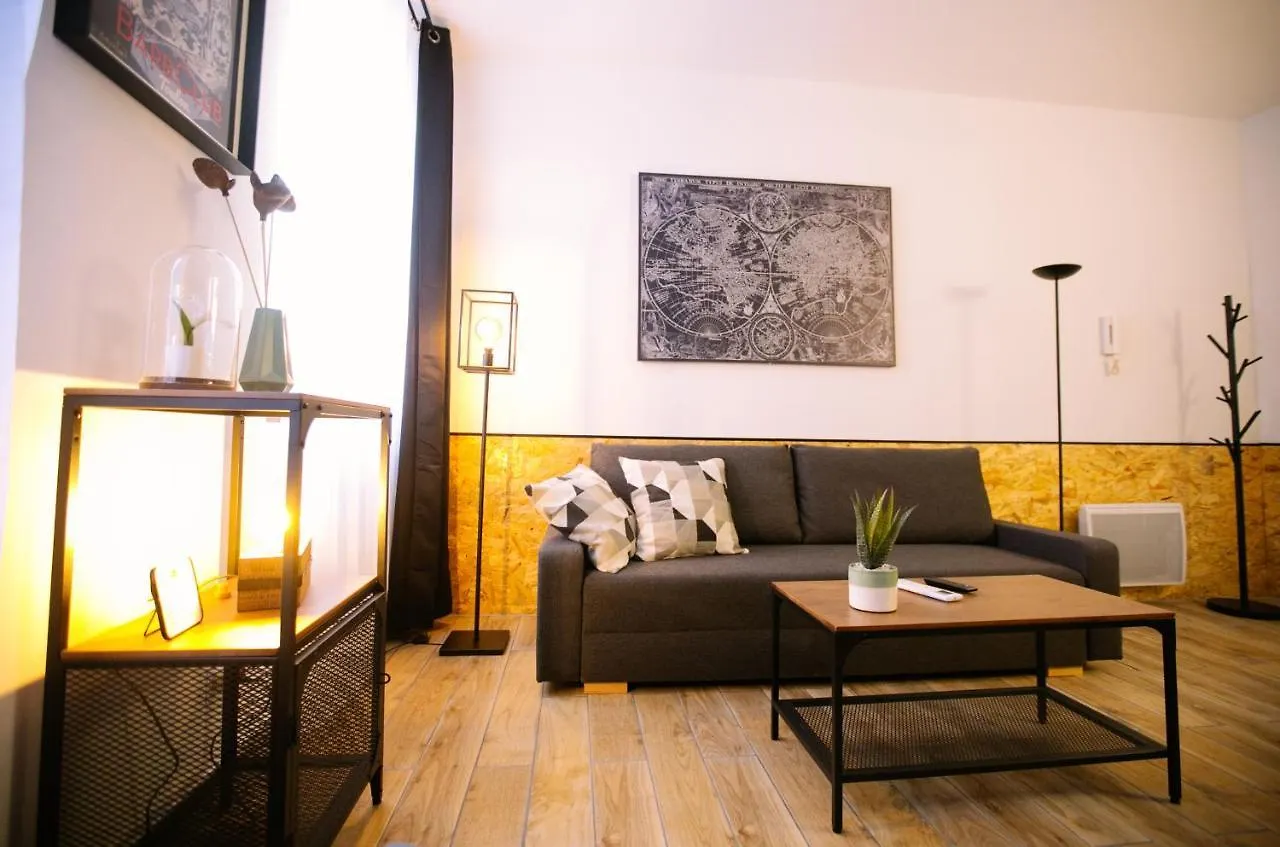 2 Pieces Avec Patio Dans Le Centre De Toulon Apartment